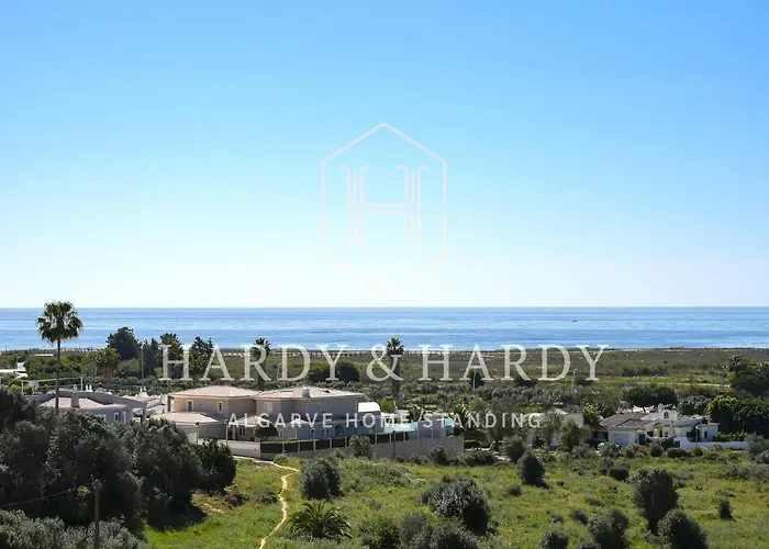 H&H - Rare Chic & Cosy Apartment With Wonderful Sea Views, Near To Meia Praia Beach And Lagos Center