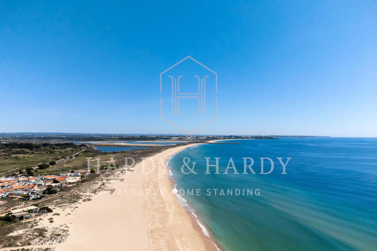H&h: Chic Seaside Near Meia Lagos
