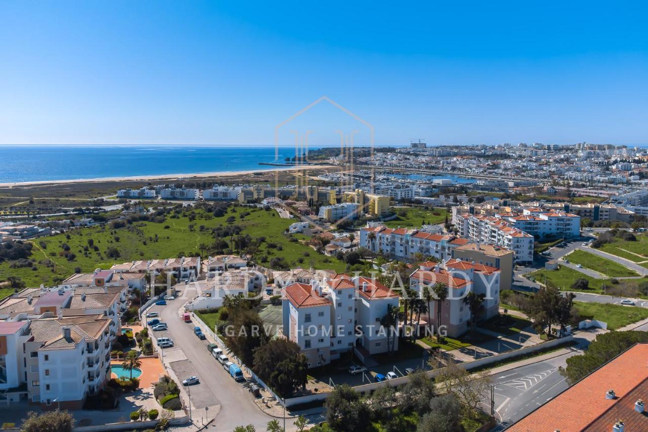 H&h: Chic Seaside Near Meia Apartment