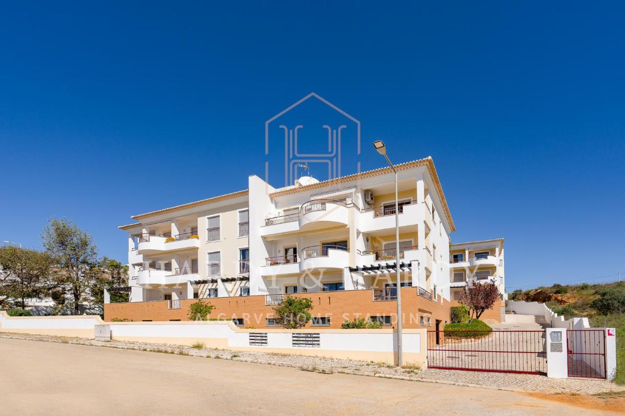 H&h: Chic Seaside Near Meia Apartment *