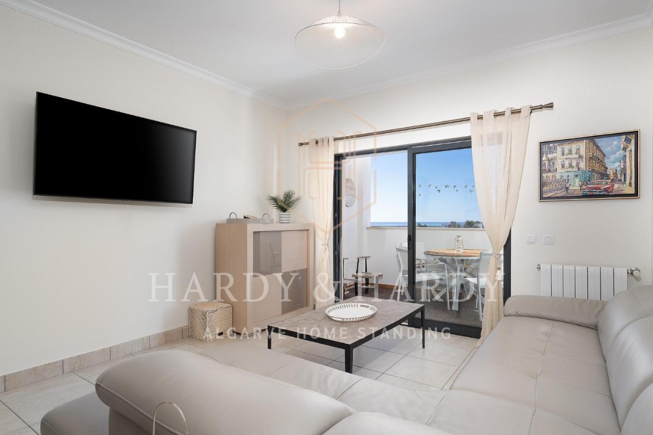 Apartment H&h: Chic Seaside Near Meia