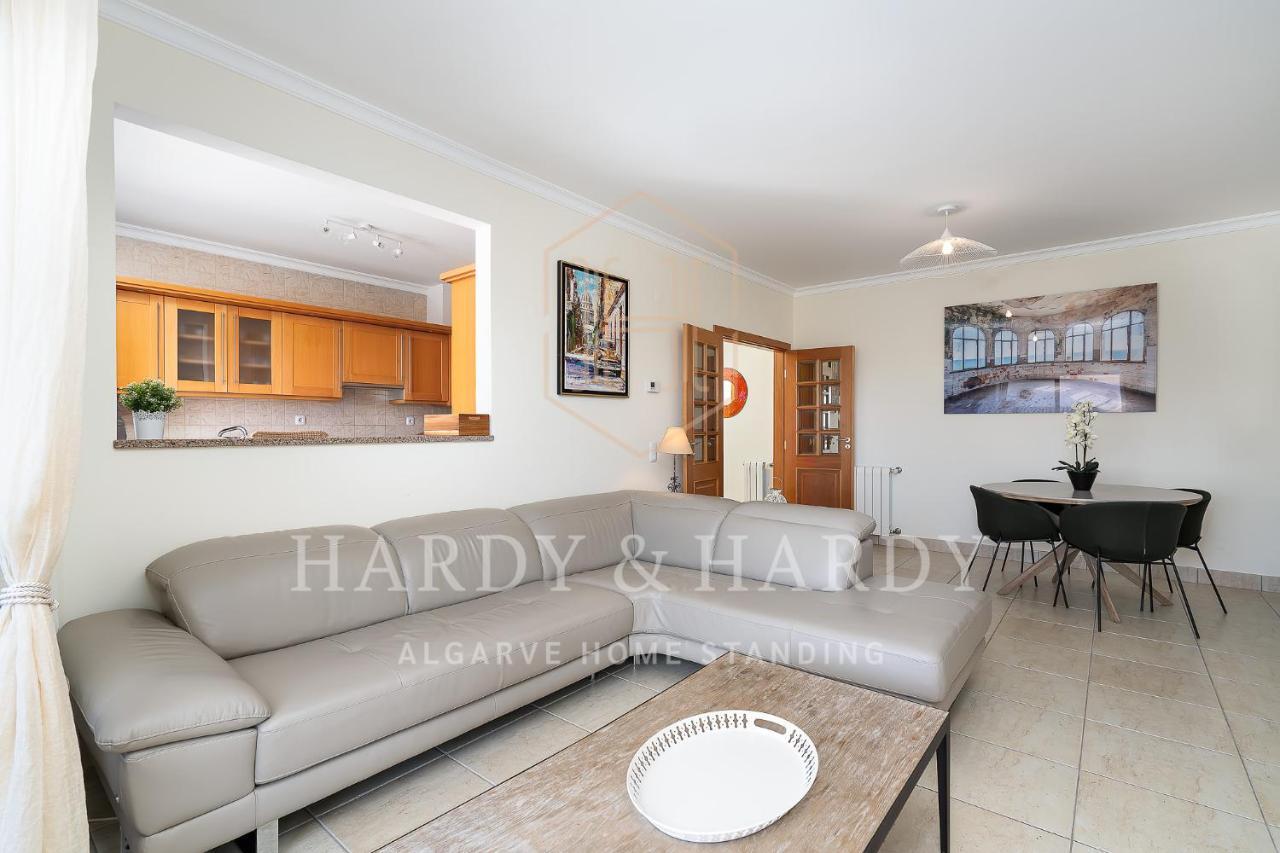 H&h: Chic Seaside Near Meia *