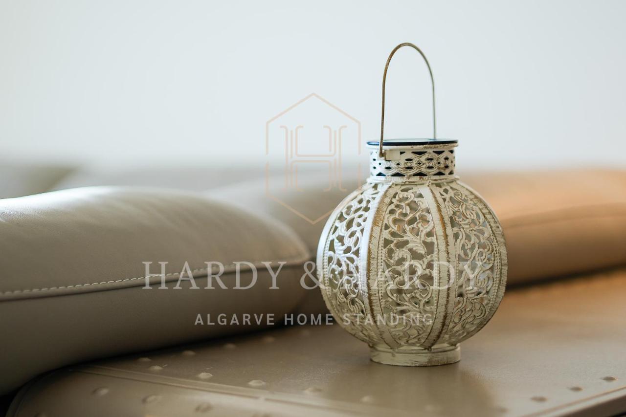 H&h: Chic Seaside Near Meia Apartment