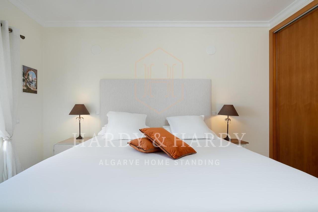 Apartment H&h: Chic Seaside Near Meia Lagos