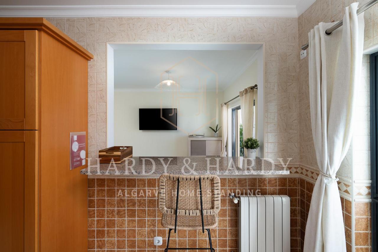 H&h: Chic Seaside Near Meia Apartment *