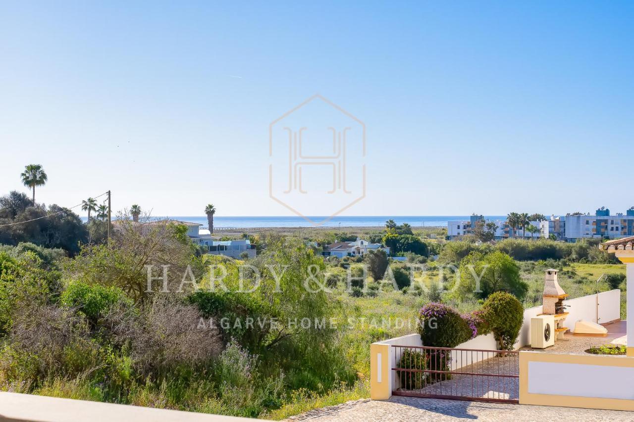 H&h: Chic Seaside Near Meia Lagos