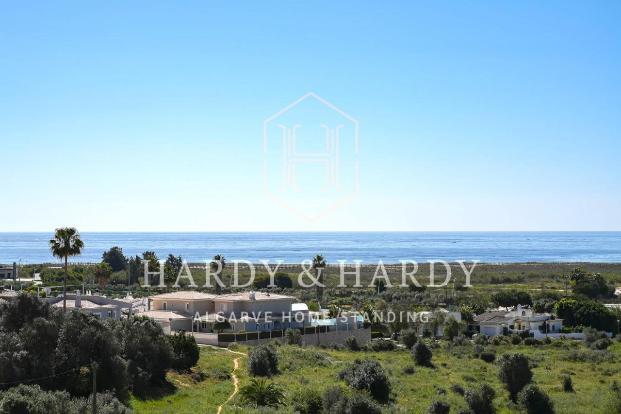 Apartment H&h: Chic Seaside Near Meia