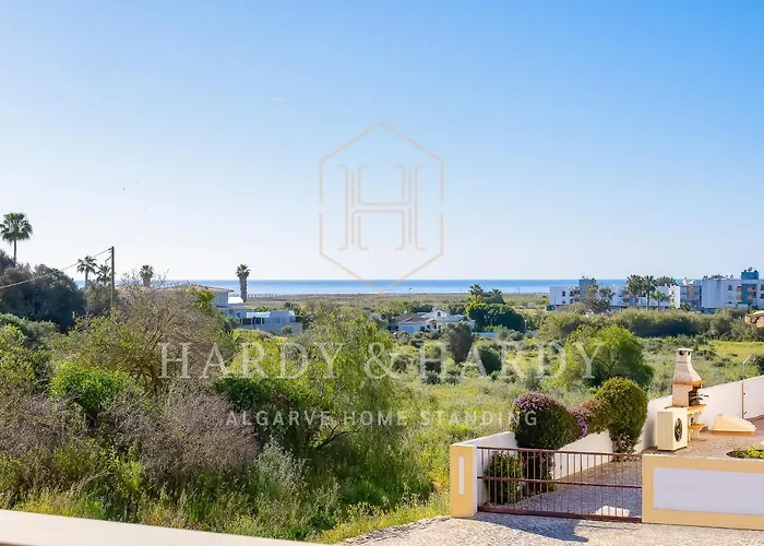 H&H - Rare Chic & Cosy Apartment With Wonderful Sea Views, Near To Meia Praia Beach And Lagos Center